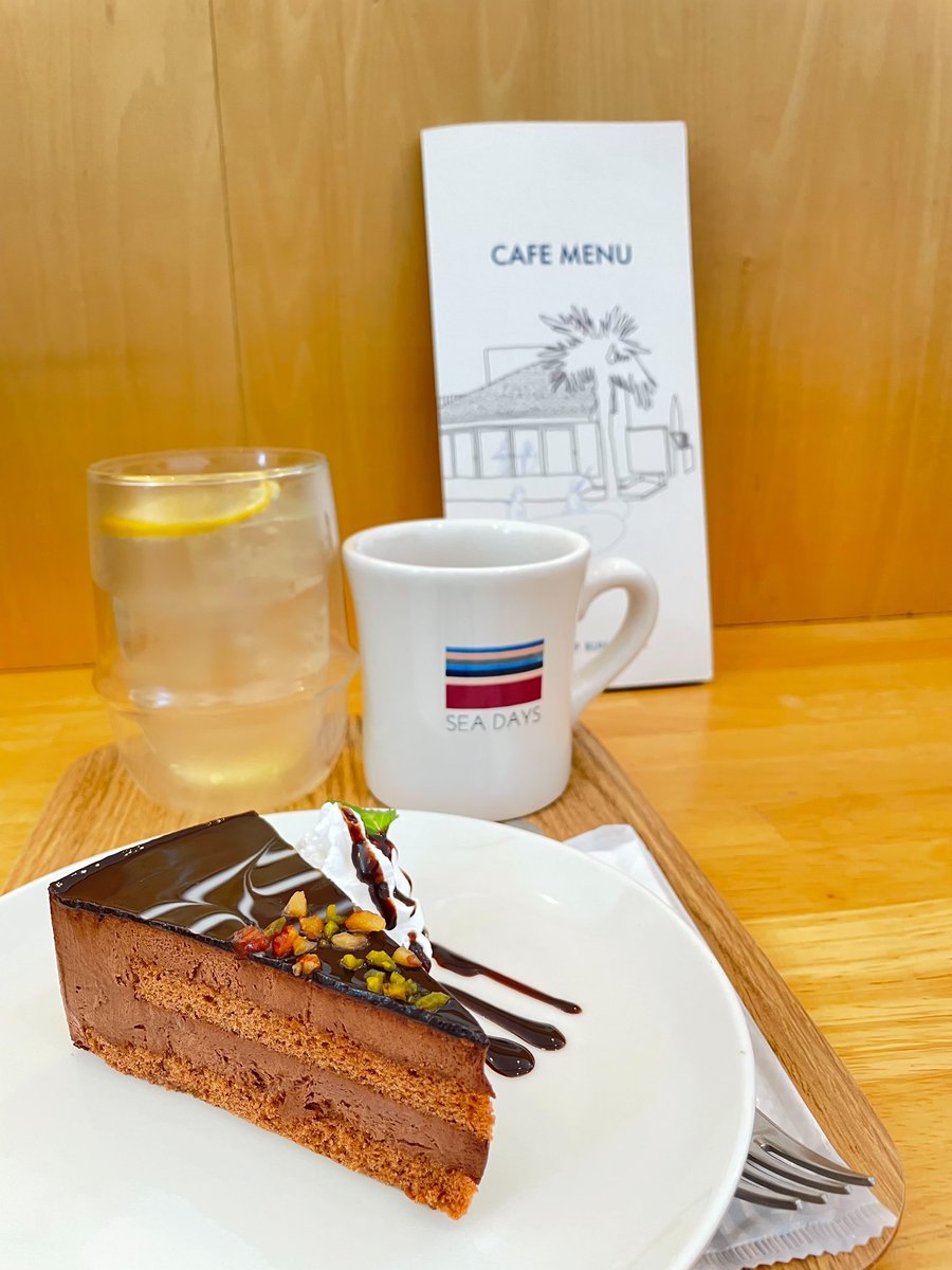 MionanoiM's tweet photo. 海のある街に住んでみたい…☕️🍰
#SEADAYS https://t.co/EXYe2Zvtvr