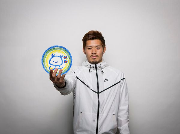 vivikunfan's tweet photo. 伝説的なお皿が現れる。フットボールプレイヤー山口蛍は、ヴィヴィくんの絵付け皿を手に入れた。

山口蛍が手にとる画像メーカー
https://t.co/1GiLqBaQr3
11年前のネタサービスがまだ稼働してた🤣 https://t.co/6yddCVYYIR