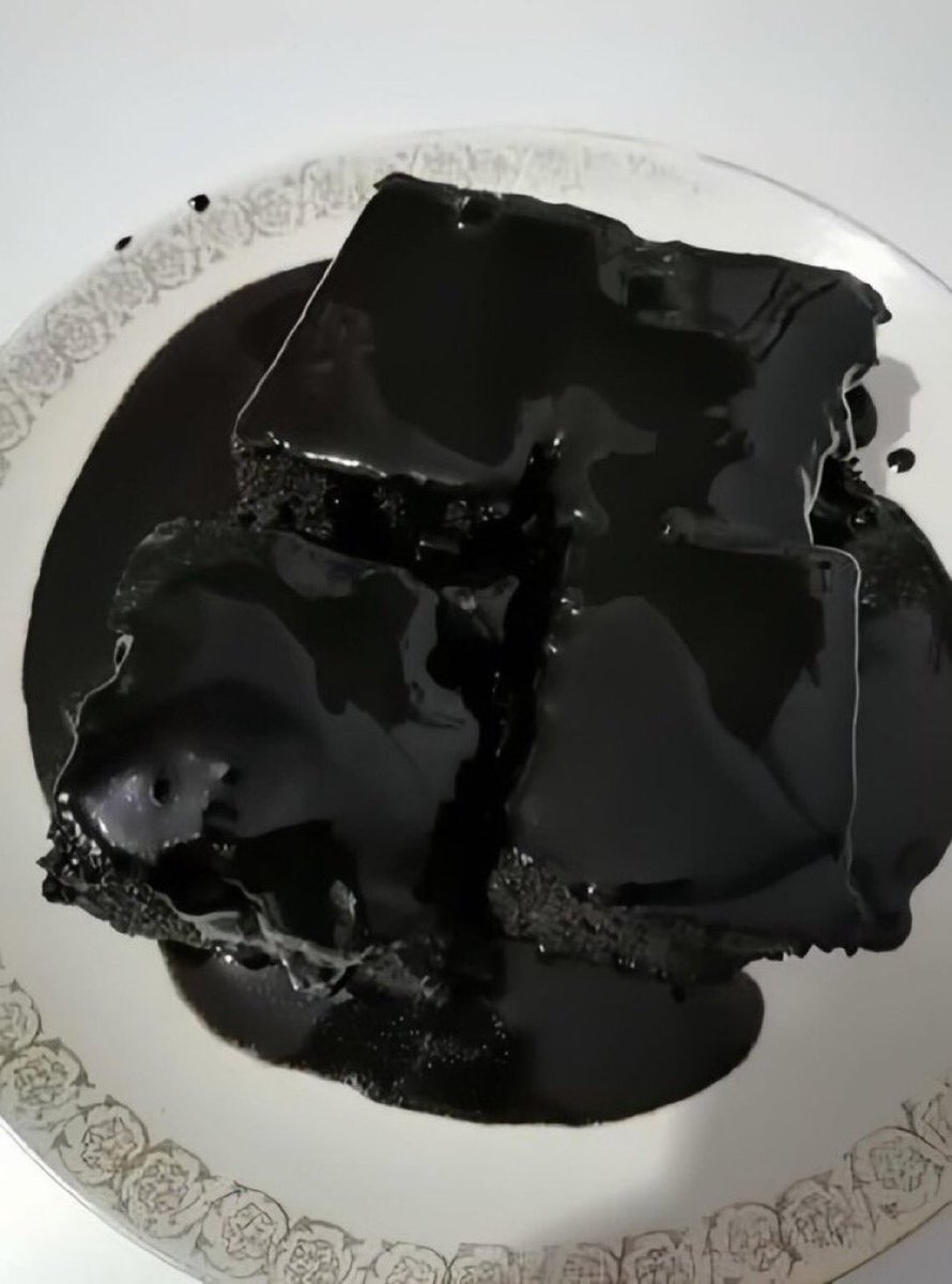 judocu01's tweet photo. Arkadaşlar kek yaptım nasıl olmuş ?❓ https://t.co/3TTsp0Ybc2