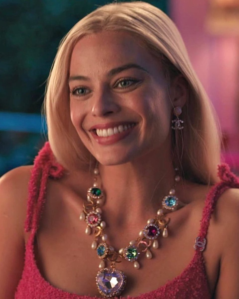 margotfeeds's tweet photo. margot robbie as barbie https://t.co/eszpCPozQ6