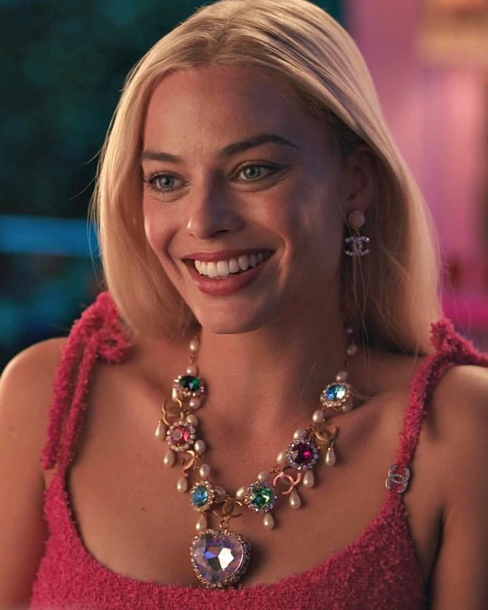 margotfeeds's tweet photo. margot robbie as barbie https://t.co/eszpCPozQ6