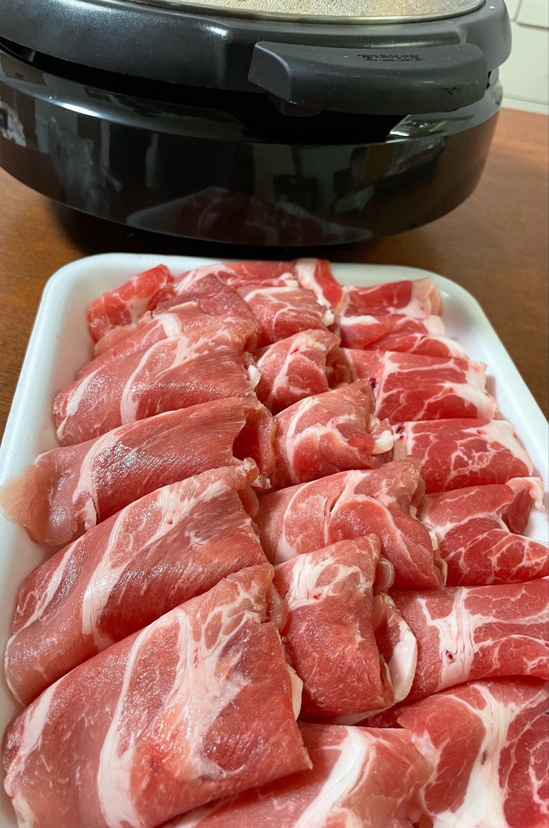 es3xx7's tweet photo. ストーブつけようと思ったくらい寒いので初鍋
八色しーたけと https://t.co/kcb83A3QWD