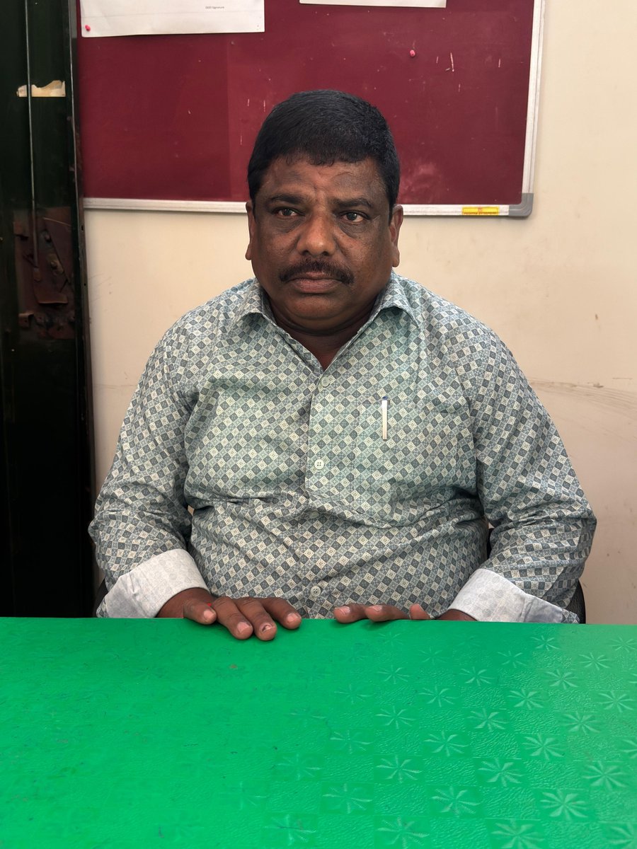 TelanganaACB's tweet photo. TRAP CASE - MAHABUBNAGAR RANGE

Kandada Venkataiah, Senior Accountant, O/o the Sub-Divisional Treasury Office, Acchampet, Nagarkurnool Dist was caught by ACB, Mahabub Nagar Range when AO demanded and accepted bribe amount of Rs. 25,000/-.

(Full details are in Press Note) https://t.co/LLO3Q1Lg8r