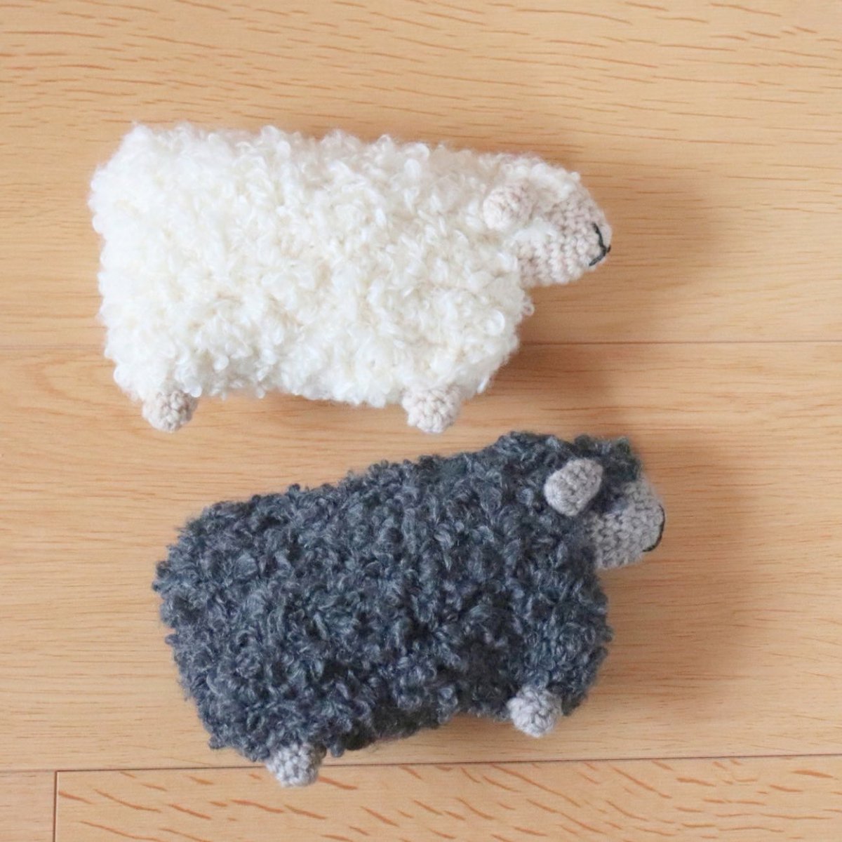chima_taki's tweet photo. モコモコの毛糸で、ひつじの横型ポーチを編みました🐑

ひつじにそっくりの毛糸を見つけたら、編まずにはいられない…🥹 https://t.co/Q0hqeAM8iA