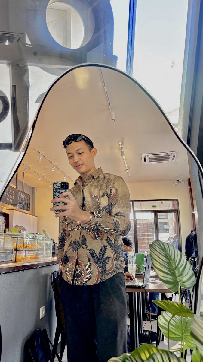 tiyooo14's tweet photo. kondangan aja terussss🤯🤯 https://t.co/5IKTHPk57g