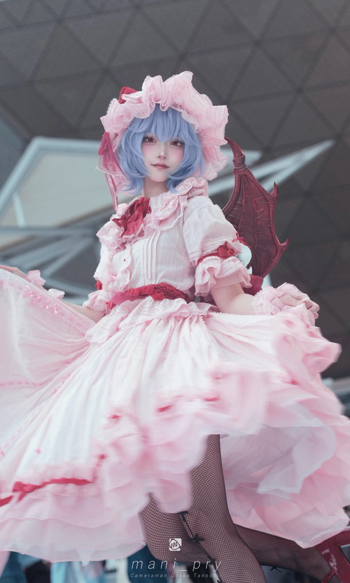 dekanochan's tweet photo. 1年前のレミ🪄︎︎
 #東方Projectコスプレ 
 #例大祭コスプレ https://t.co/Pbfixm4Yps
