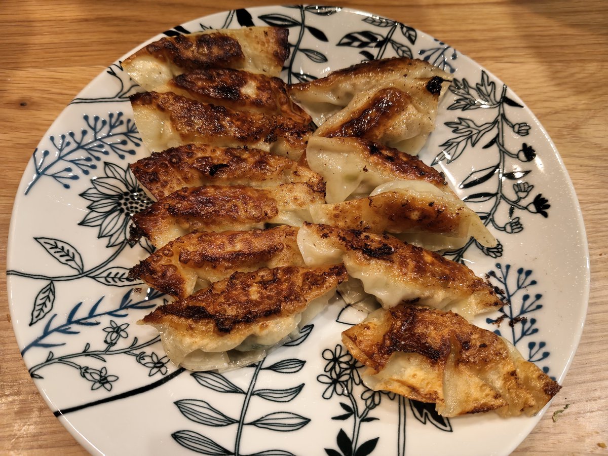 lovelarvitar's tweet photo. 餃子作った
焼いたのは妻でござい https://t.co/AAdNxaVd7D