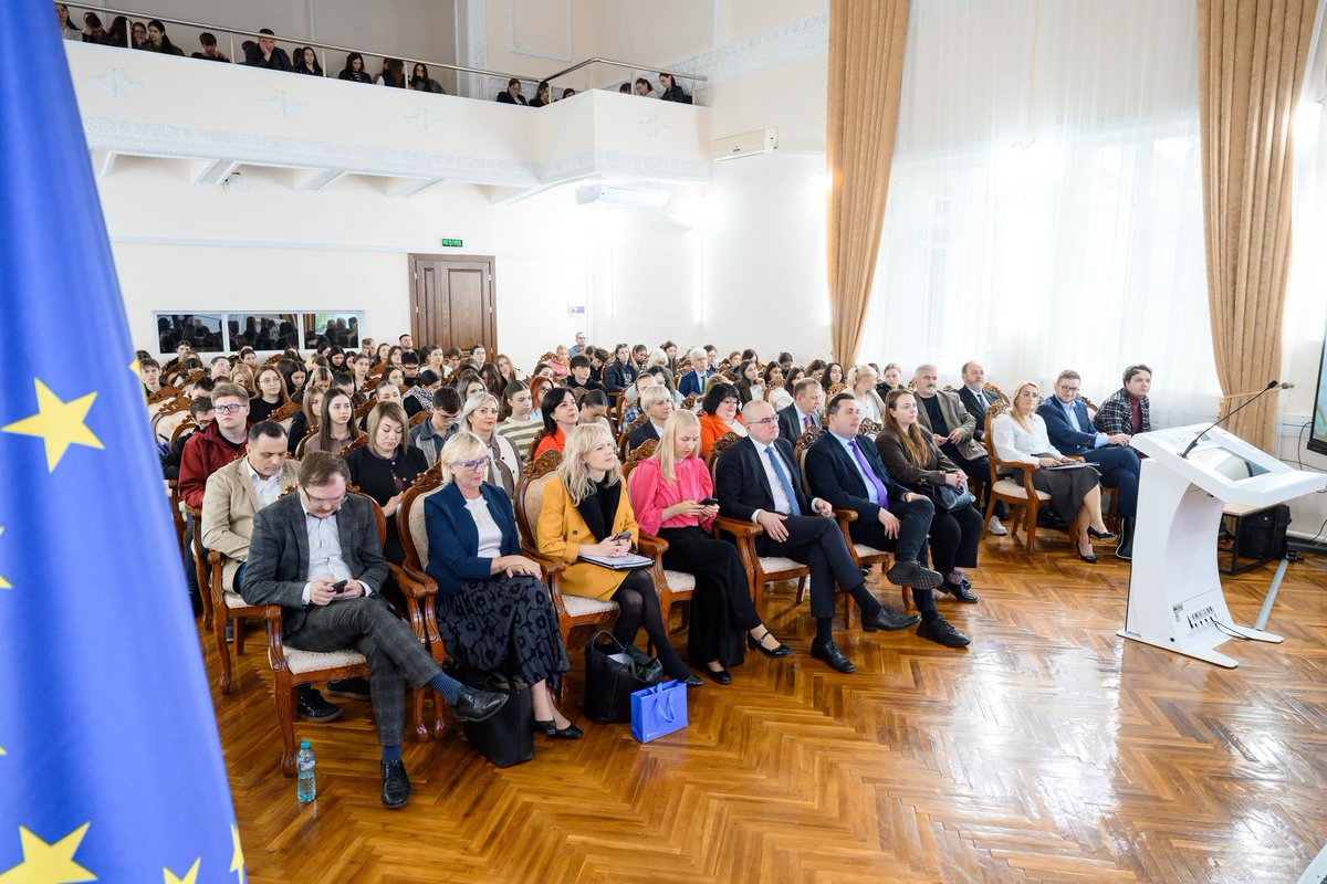 MihaiPopsoi's tweet photo. 🇲🇩🇪🇪Visited Bălți alongside my friend @Tsahkna.  We launched IMPACT North, supporting communities in northern Moldova to develop projects in line with EU standards and funding mechanisms. We also met with students to discuss Moldova’s EU path and Estonia’s experience. https://t.co/0936GCsFYG