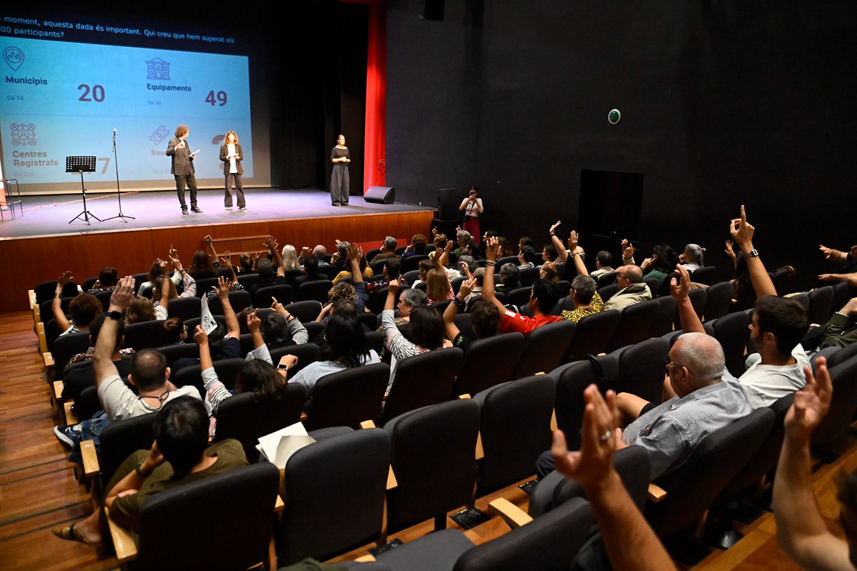 IEILleida's tweet photo. La vicepresidenta @niarufach ha participat en la segona trobada d’#ApropaCultura, al Teatre Municipal de l’Escorxador.

🫂 Una jornada per compartir experiències i reflexionar sobre com reduir barreres i avançar cap a una cultura més propera, oberta i accessible per a tothom. https://t.co/63prqSPCre