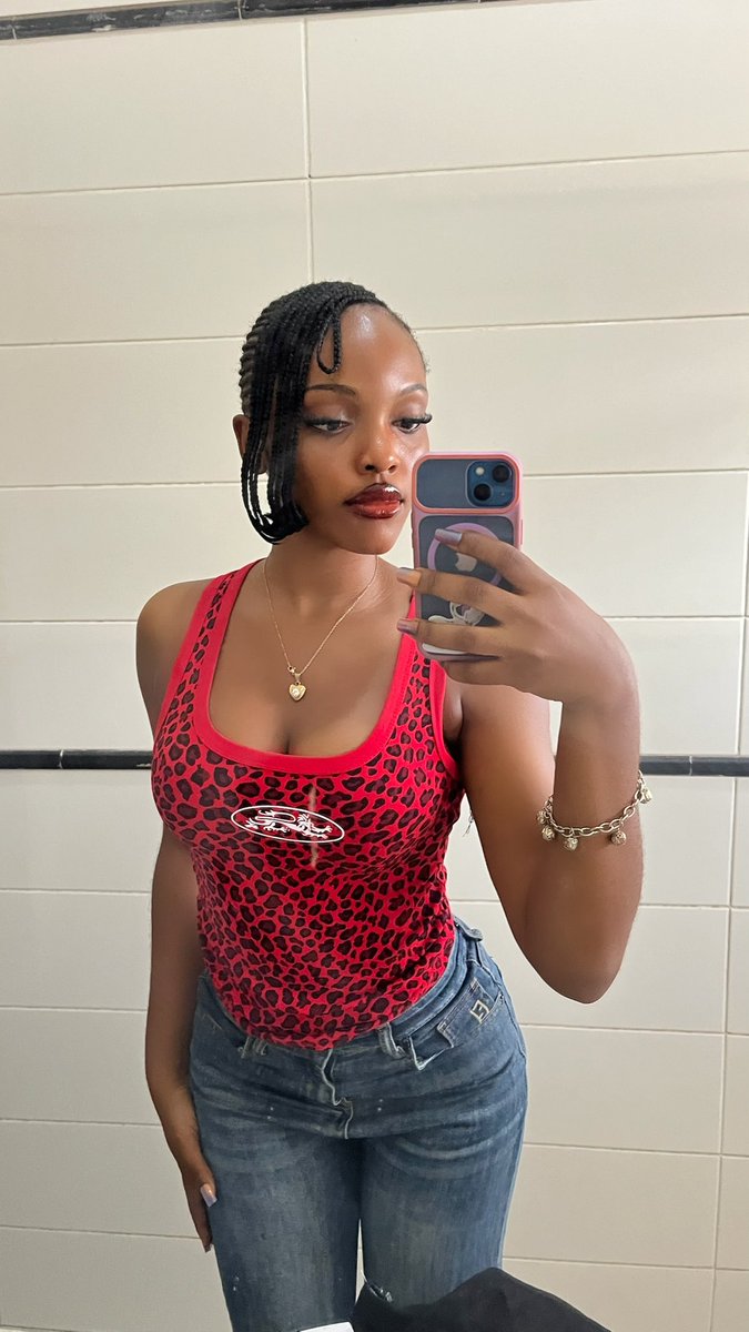 claireifudu_'s tweet photo. Tell me something I don’t know https://t.co/RXQTf3Vosx