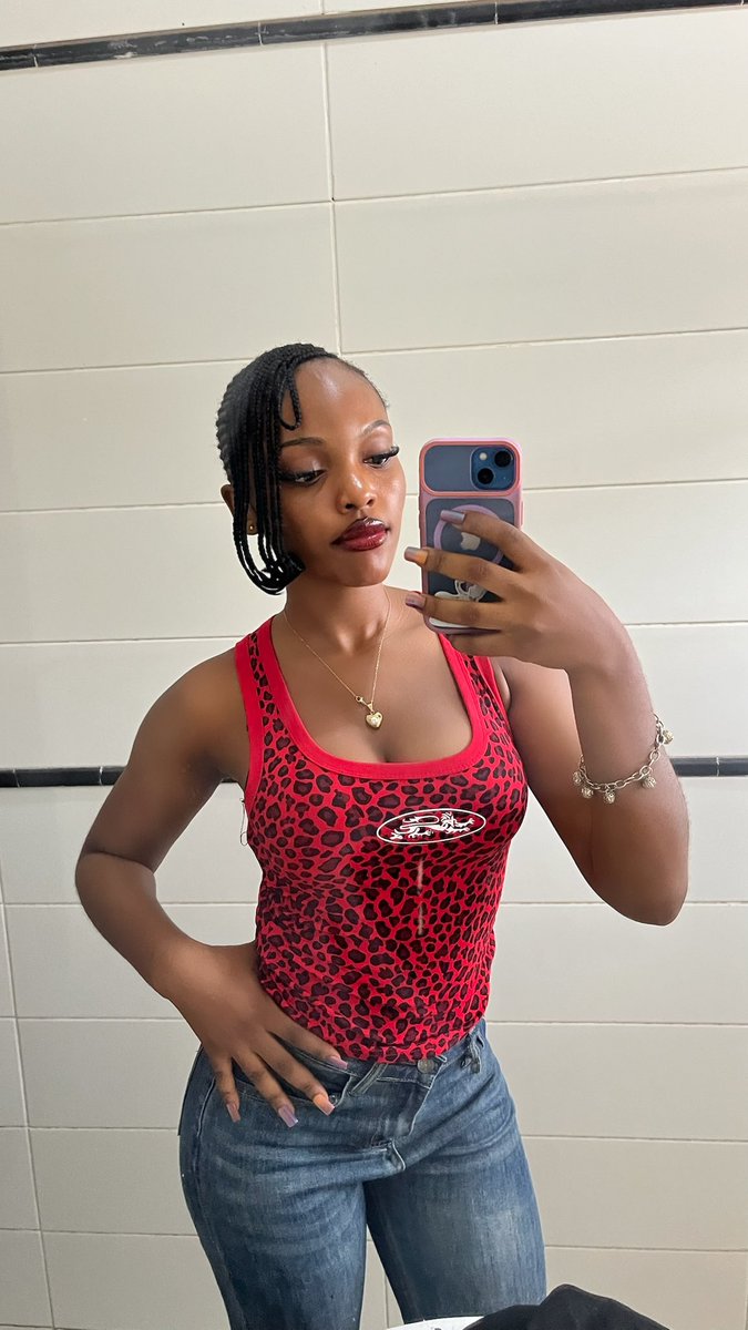 claireifudu_'s tweet photo. Tell me something I don’t know https://t.co/RXQTf3Vosx