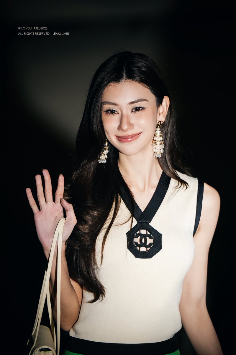 ILOVEUHATEU2026's tweet photo. 261006

#CHANELSS27xLenaMiu
#LalinaLena @lena__lorena
#CHANELSpringSummer 
#CHANEL #PFW @CHANEL https://t.co/DwUIZepYn7