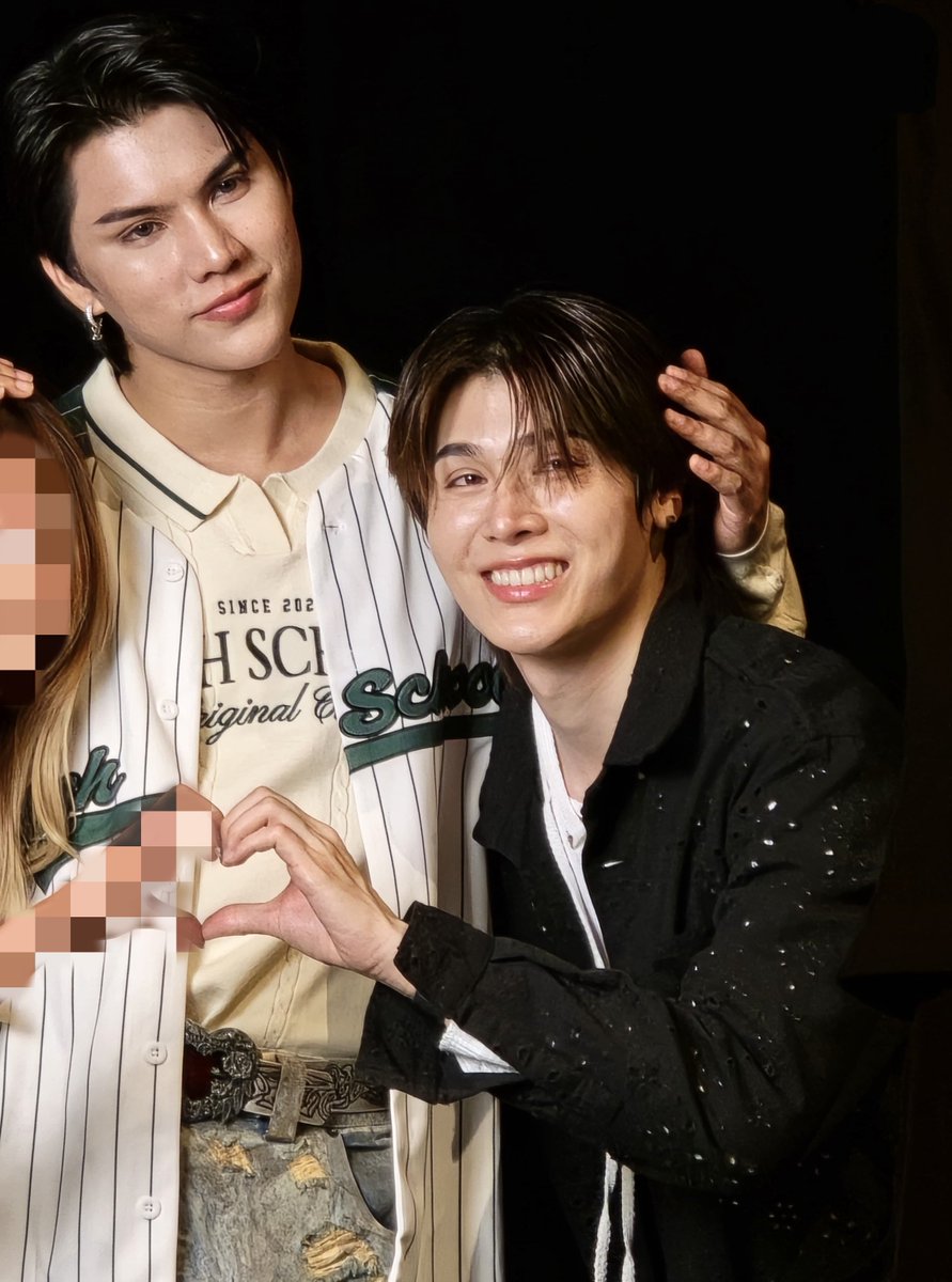 JjangLight's tweet photo. had such a wonderful time with these two sunshines,, 🥹✨️
จนกว่าพวกเราจะพบกันอีกนะ
ขอบคุณมากครับ 💓💓
#FPFMMilan #FortPeat #BabyFeat https://t.co/yjDRu8iwEg