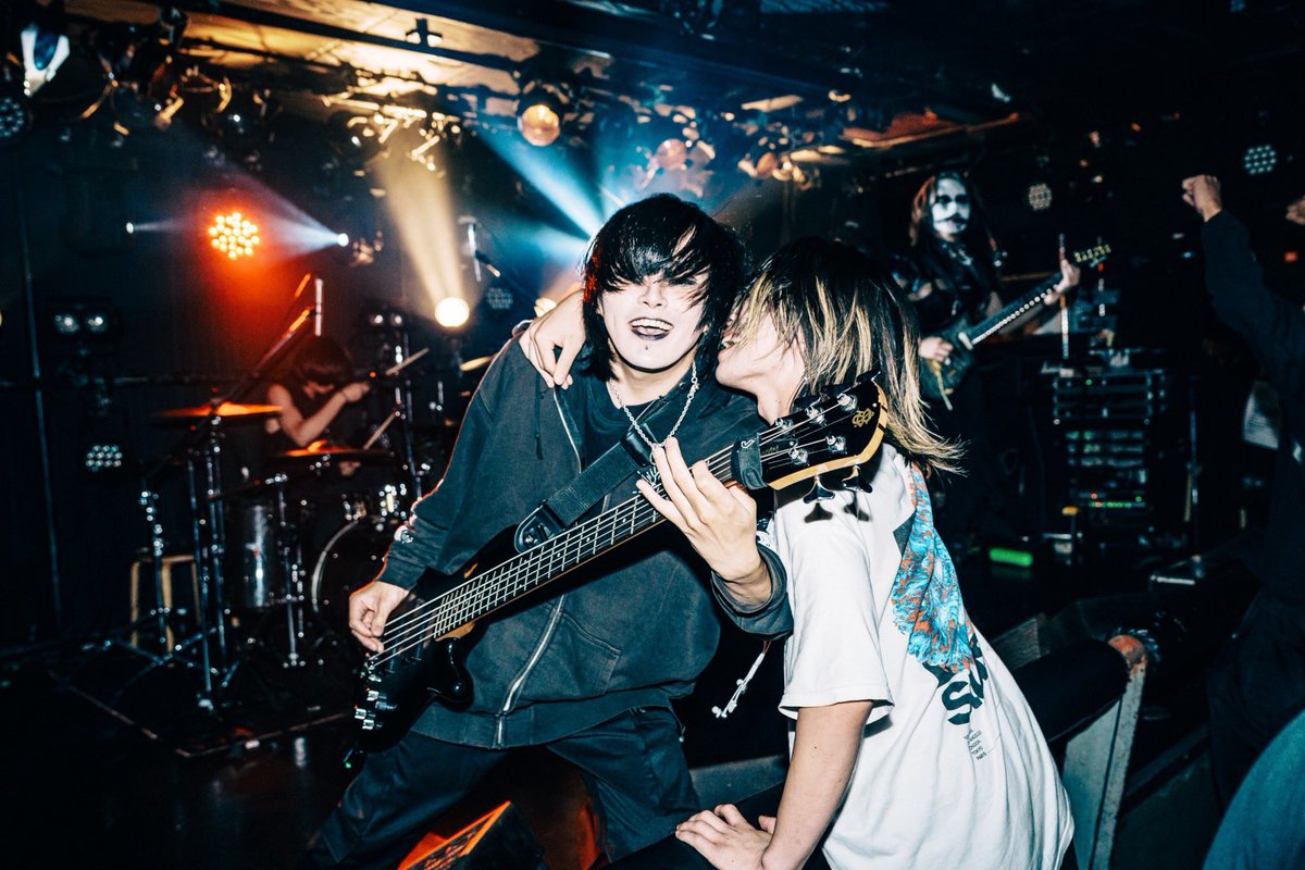 ryuku_photo's tweet photo. いつも撮影だったから、この日は初めて遊べたな
ライブの度、もっと一緒に色々やりたいと思わせてくれるバンド

オルカこれからもよろしくな
もっとヤバい遊び作るゾ

photo by @marry_photo https://t.co/idGmnY4s6y