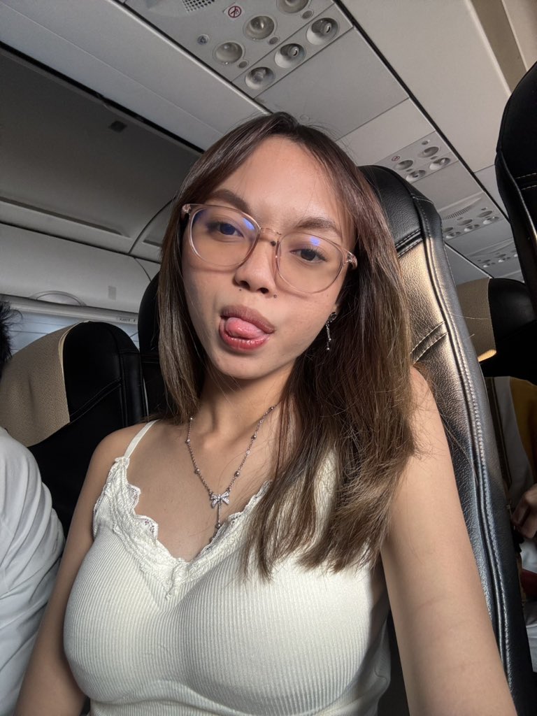 zizetruth's tweet photo. TOUCH DOWNNN BATAM (AGAINN) https://t.co/EPybHYG3bg