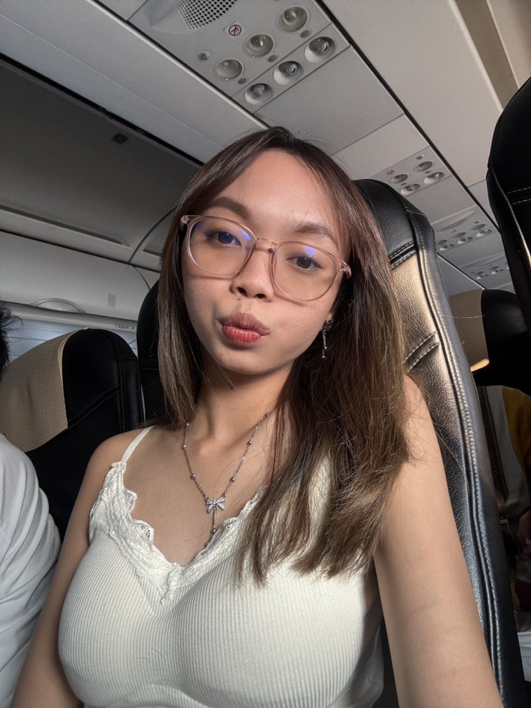 zizetruth's tweet photo. TOUCH DOWNNN BATAM (AGAINN) https://t.co/EPybHYG3bg