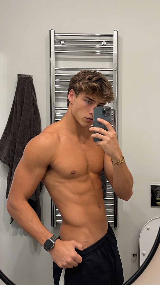 sinful2u's tweet photo. First thing that came to your mind seeing my bulge? https://t.co/lDf2n4xW8a