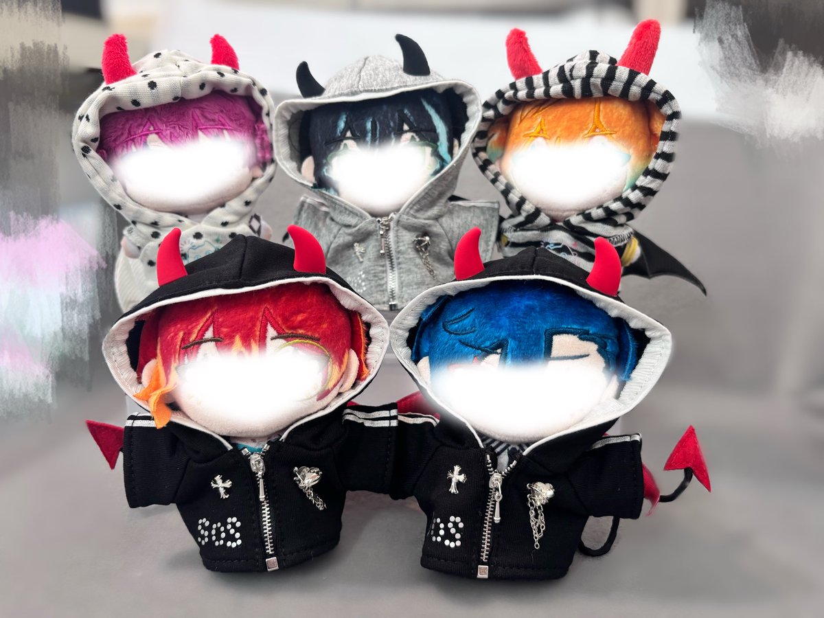 iseki_ikebukuro's tweet photo. 💫7階ぬい服・推し活グッズ館💫

😈オススメ商品紹介😈

🖤悪魔パーカー（ジップパーカー２種＆プルオーバーパーカー２種）🖤

とっても可愛い悪魔のパーカーが入荷しております💞💫

ジップパーカーにはしっぽもついており中にワイヤーが入っているため、お好きな形に曲げることが出来ます👌🏻✨

プルオーバーパーカーは水玉模様とボーダーで羽の色が違うのでお好きな方を是非お選びください♪

通常の11センチサイズのぬいぐるみがちょうどよく着用することが出来ます💭✊🏻

是非お手持ちのぬいぐるみをお持ちになってお越しください🎀💓

#推し活応援のお店 #推し活 #ぬい活 #推し活推進部 #ISEKI #ぬい服