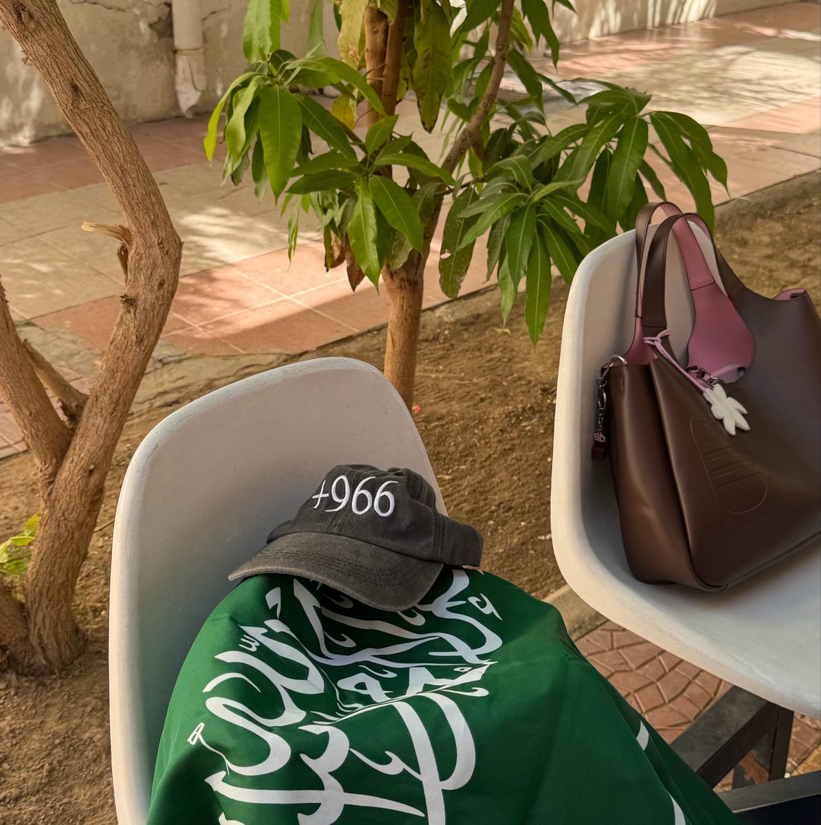sqj08's tweet photo. أول يوم وطني بالجامعه وأقيمه 100000 https://t.co/ycLkdcKBQ4