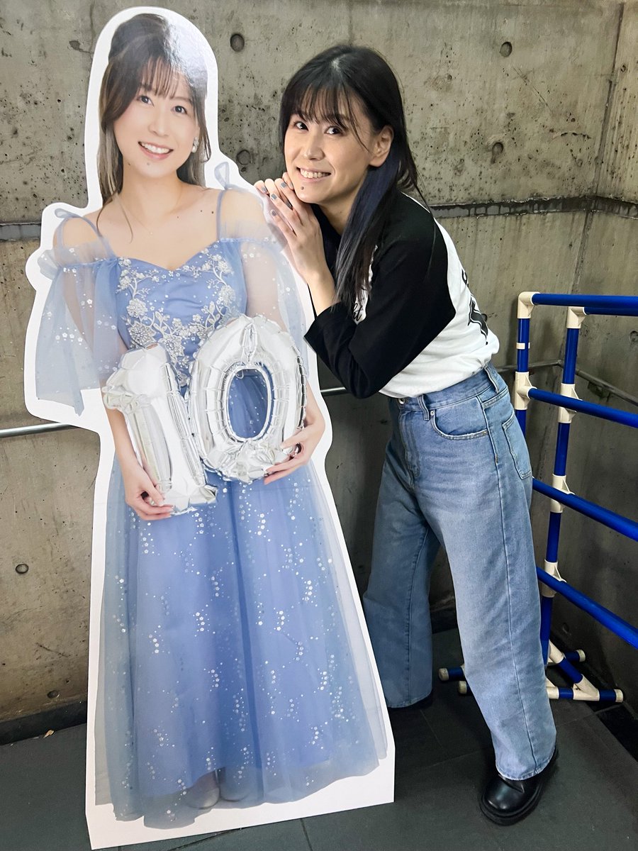aili_1129's tweet photo. #AiLi13周年 ワンマンライブ『AXL』
#広げようAiLiの輪

扁桃腺の手術をして
思うようにライブ活動ができなくて
そんな中迎えた10周年。

走りきれなかったあの日、あの年。

あの時はあれが最大級の幸せだったけど
「もっと出来た」って
終わってから悔しくなったワンマンでした。

リベンジって言葉は好きじゃないんだけど
やっぱり越えたい気持ちがあるのが本音です。

今のAiLiなら出来るって信じてくれてる
みんなのためにも
私は私を諦めません！！

ついて来てください！！
絶対に幸せな日にするから✨

チケット🎫https://t.co/oPd3jfKZmS