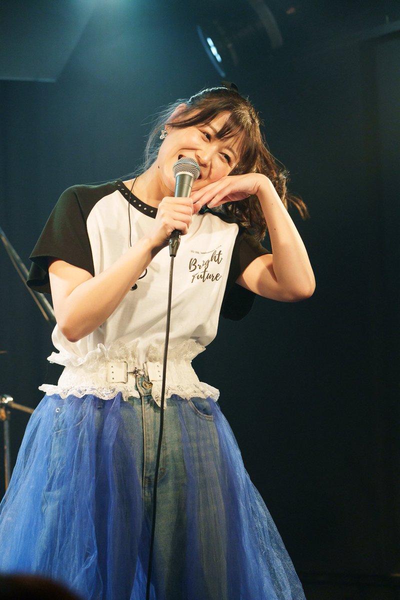 aili_1129's tweet photo. #AiLi13周年 ワンマンライブ『AXL』
#広げようAiLiの輪

扁桃腺の手術をして
思うようにライブ活動ができなくて
そんな中迎えた10周年。

走りきれなかったあの日、あの年。

あの時はあれが最大級の幸せだったけど
「もっと出来た」って
終わってから悔しくなったワンマンでした。

リベンジって言葉は好きじゃないんだけど
やっぱり越えたい気持ちがあるのが本音です。

今のAiLiなら出来るって信じてくれてる
みんなのためにも
私は私を諦めません！！

ついて来てください！！
絶対に幸せな日にするから✨

チケット🎫https://t.co/oPd3jfKZmS