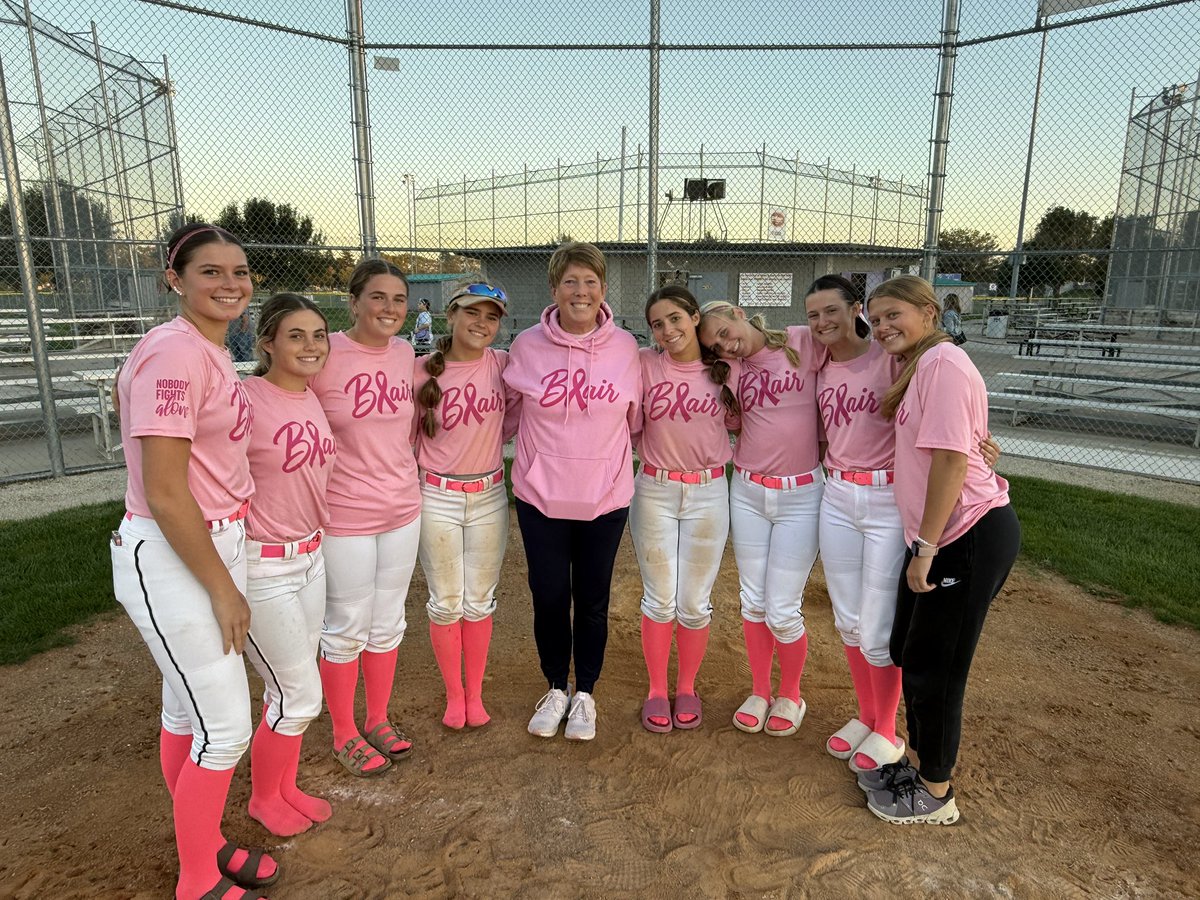 BlairBearSB1's tweet photo. This October, our Bears wore pink in honor of all those fighting, and those who have fought, breast cancer — especially our own Mrs. Trulin. 💗 

We are so proud to stand beside her, celebrate her strength, and honor her fight. https://t.co/MBdOpCXDvC