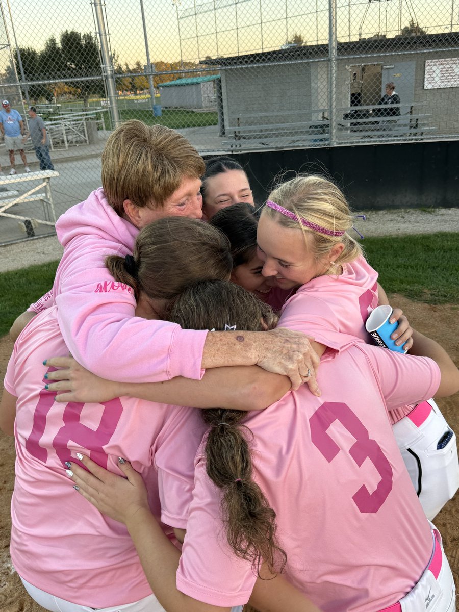 BlairBearSB1's tweet photo. This October, our Bears wore pink in honor of all those fighting, and those who have fought, breast cancer — especially our own Mrs. Trulin. 💗 

We are so proud to stand beside her, celebrate her strength, and honor her fight. https://t.co/MBdOpCXDvC