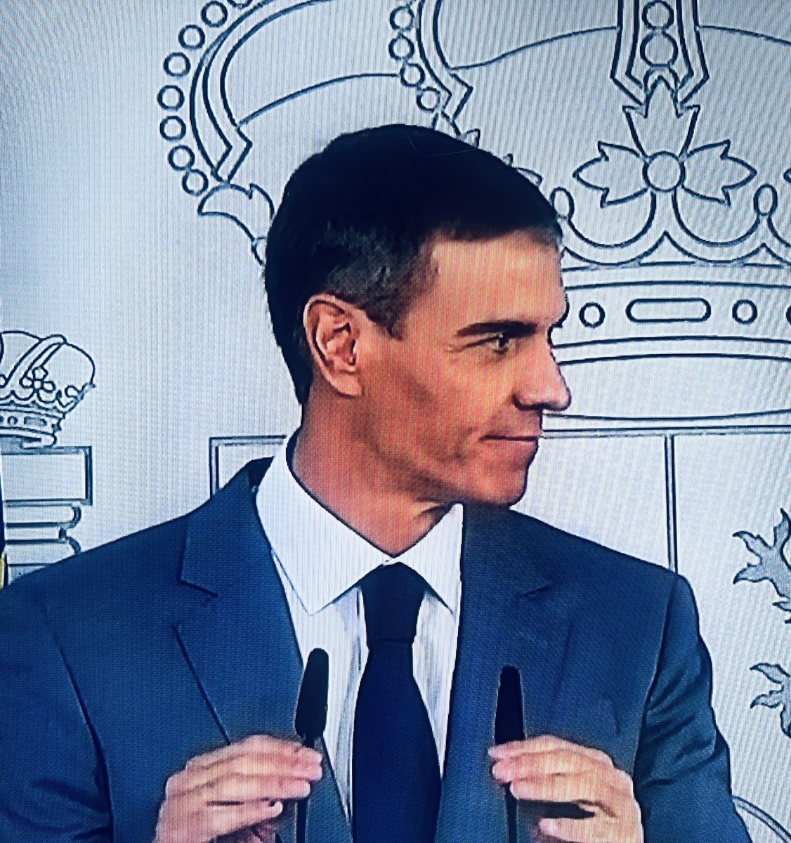 GladiatorAstur's tweet photo. Se consuma el fraude de ley, una de las mayores infamias en Democracia desde 1978.

Pedro Sanchez no solo gobierna contra el pueblo sino contra la Cámara Baja, el Congreso de los Diputados.

Aprobar Decretos por la vía de la Diputación Permanente es reírse del Estado de Derecho. https://t.co/fKnsVTaqkh