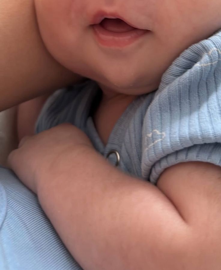 calmgloww's tweet photo. the sweetest little smile https://t.co/XrwlZcraeP