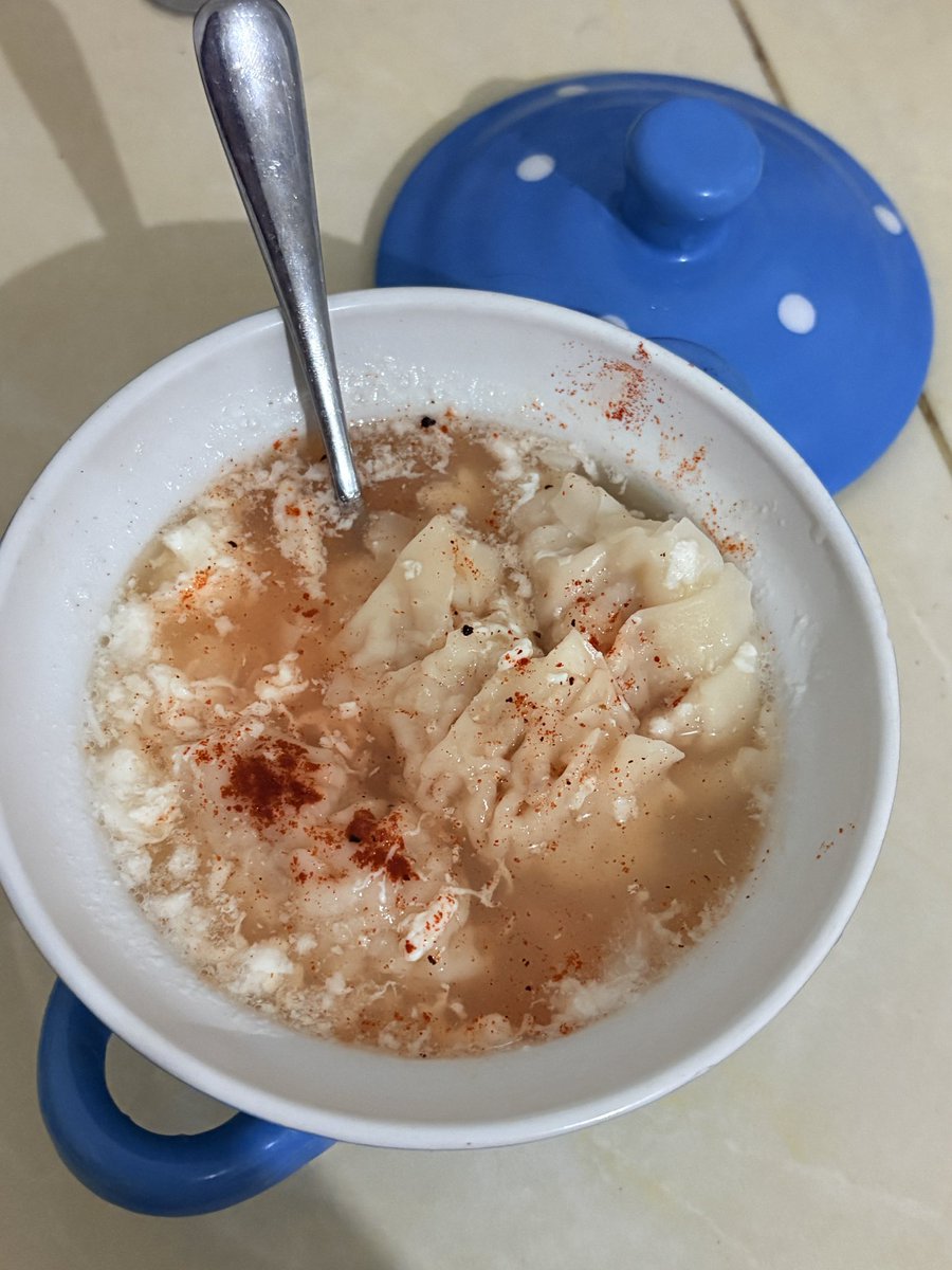 lusterapicts's tweet photo. shrimp dumpling hokben + 70gr egg white. idk if i’m underestimating it, but the dumplings themselves are 83gr.

maybe 200 kcal to be safe ( sama kuahnya ) https://t.co/OCdPFLava0
