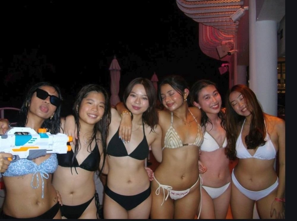 happyMercei5c3's tweet photo. Damn nus girls https://t.co/Fup1pl0ewb