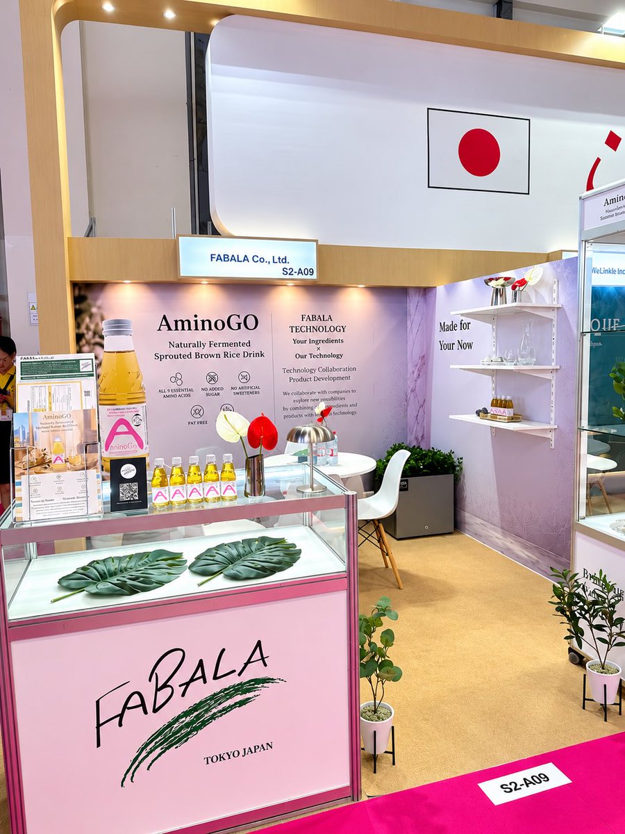 MANANMANA12's tweet photo. Beauty world Dubai 初日スタートしてます
@beautyworlddxb #fabala #ehibition https://t.co/AetvTAeadM