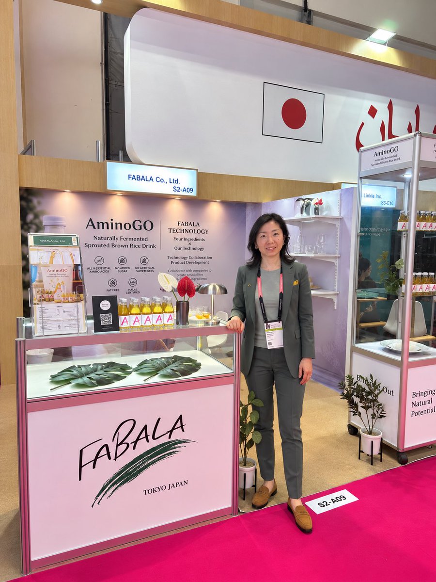MANANMANA12's tweet photo. Beauty world Dubai 初日スタートしてます
@beautyworlddxb #fabala #ehibition https://t.co/AetvTAeadM