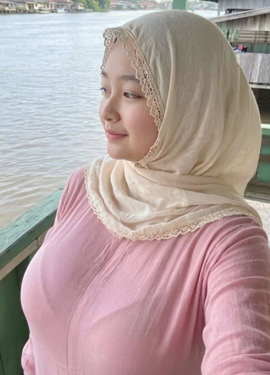hanisatembem's tweet photo. MUSTAHIL S3LINGKUH TANPA B3RZ1N4 !!

Berawal dari saling balas story.

Lalu berlanjut menjadi curhat setiap malam.

Curhat berubah menjadi rasa nyaman..

Rasa nyaman membuat ingin bertemu. Dan saat sudah bertemu, biasanya tidak akan berhenti hanya di pegangan tangan..

Selingkuh itu..

tidak berhenti di chat.

Jika perasaan sudah terlibat, keinginan untuk bertemu dan melakukan kontak fisik menjadi ritual wajib ❣️💦