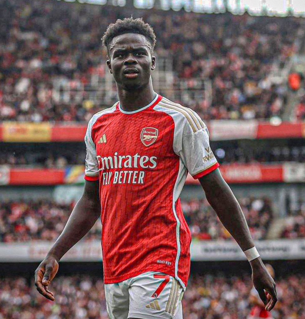falbrizioromano's tweet photo. 🚨BREAKING: Jose Mourinho has asked Arsenal about Bukayo Saka ahead of a potential January move.

Mourinho reportedly asked if he can play at right-back. ⚪️ https://t.co/YhqsTe5QWI