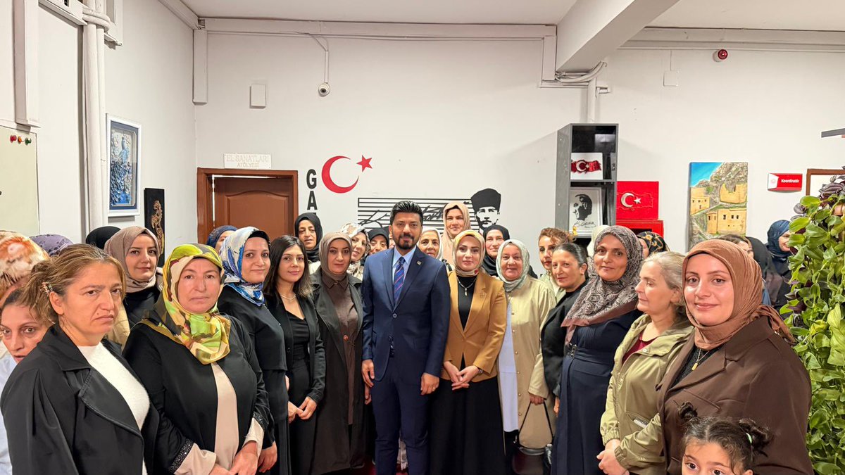 Akkadin_Hakkari's tweet photo. 📍 Hakkâri

Hayat Boyu Öğrenme Genel Müdürümüz Sayın Dr. Emre Topaloğlu, Vali Yardımcımız Sayın Bilal Çelik ve İl Kadın Kolları Başkanımız Sayın @GunesHyv ile birlikte 

Aile Destek Merkezi’ni (ADEM) ziyaret ederek kadınlarımızla bir araya geldi. https://t.co/EyW2gQH0pD