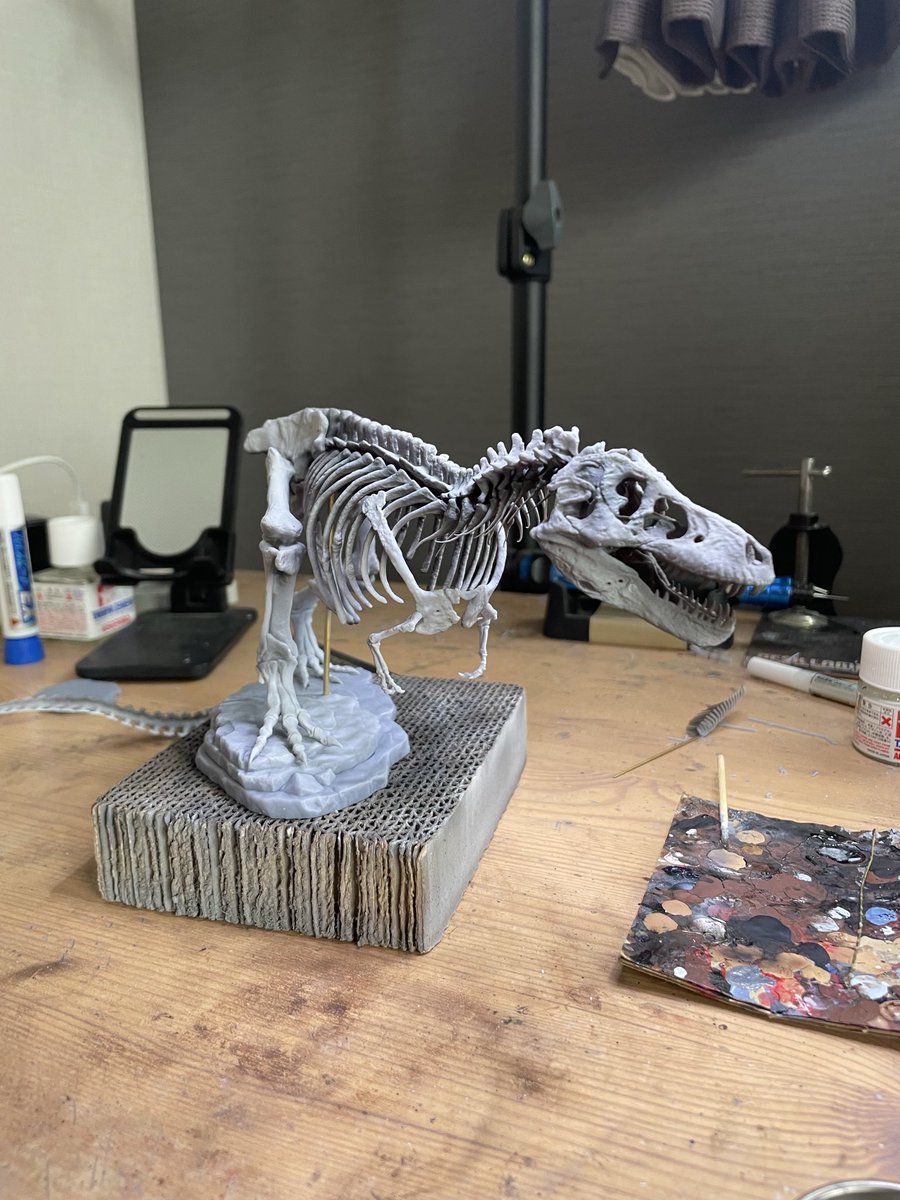 ostvintz's tweet photo. 完成品2体目。
1/35ティラノ。
最近はサフ使わずに！いきなりフラットホワイト塗装が多い。 https://t.co/HJy4O3QtMI