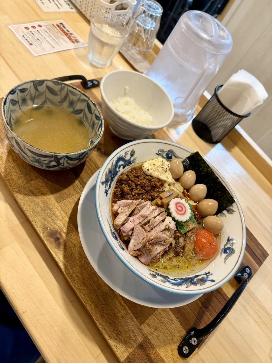 menna_ojisan's tweet photo. 手作りラーメンの店 Rustic Noodles
@Takasi_ra_men 

◉野田しょうゆ呉汁麺
　＋うずら＋追い飯

仕事帰りに『Rustic Noodles』さん🚗
ちょい辛の大豆ミンチとモチモチ麺🥰
野田しょうゆのコクと出汁の旨み✨✨
混ぜるとマヨのまろやかさが加わる🥰
最後は追い飯ドボン💣
スープをまとわせて雑炊風に🥰

ごちそうさまでした🙏