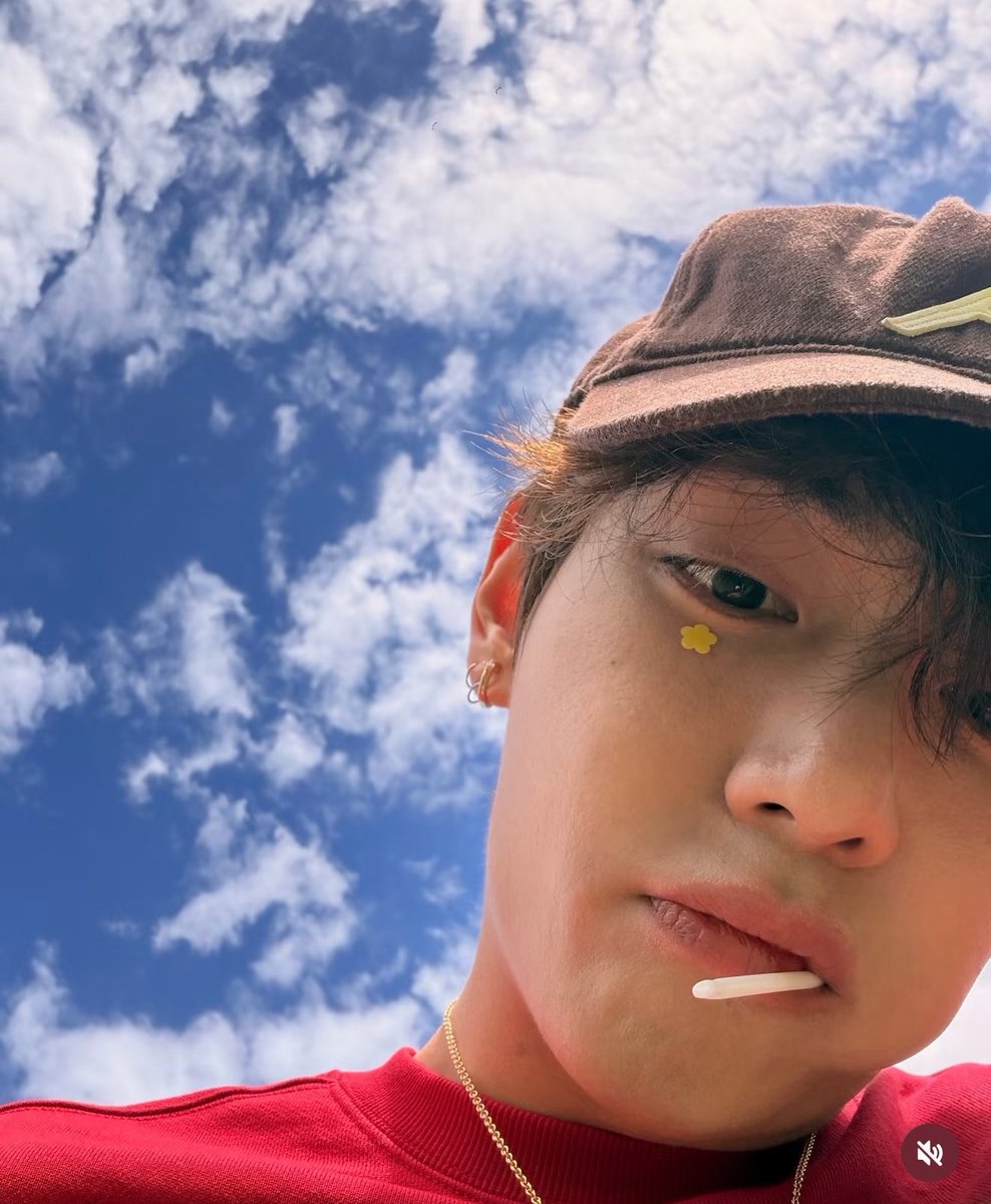 sceneryyv's tweet photo. tete 🍓🍧🏒🌤️ https://t.co/CaU6ZRAqpL