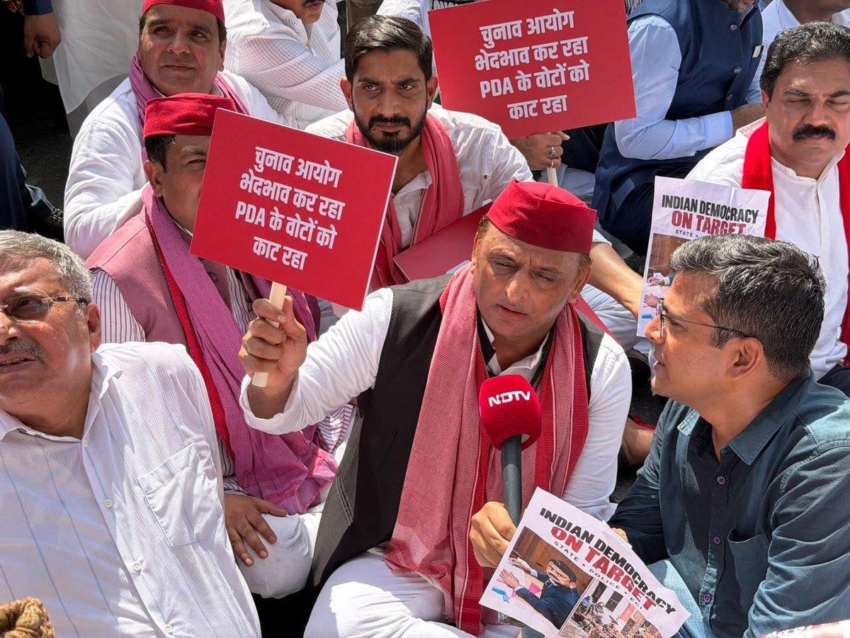 socialistaditya's tweet photo. लोकतंत्र में चुनाव सिर्फ निष्पक्ष होना ही नहीं चाहिए, निष्पक्ष दिखना भी चाहिए।

BJP ही CEC है। https://t.co/O574c0yLtO