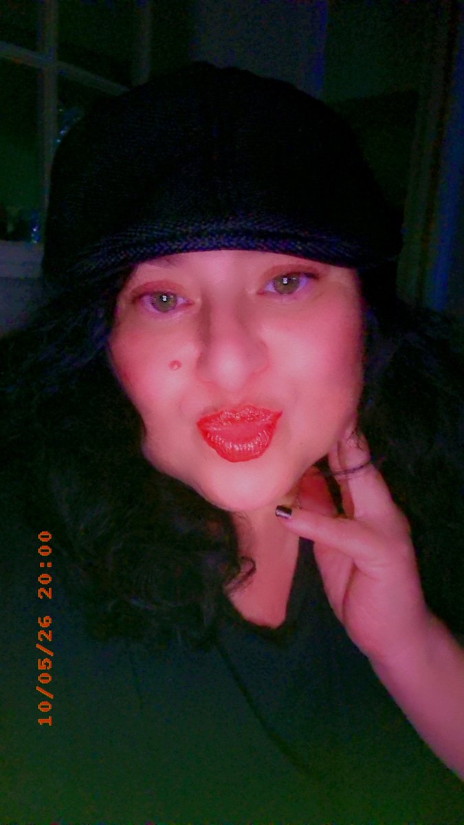 Goonerlover69's tweet photo. Would you kiss me? https://t.co/2ORUviYShU
