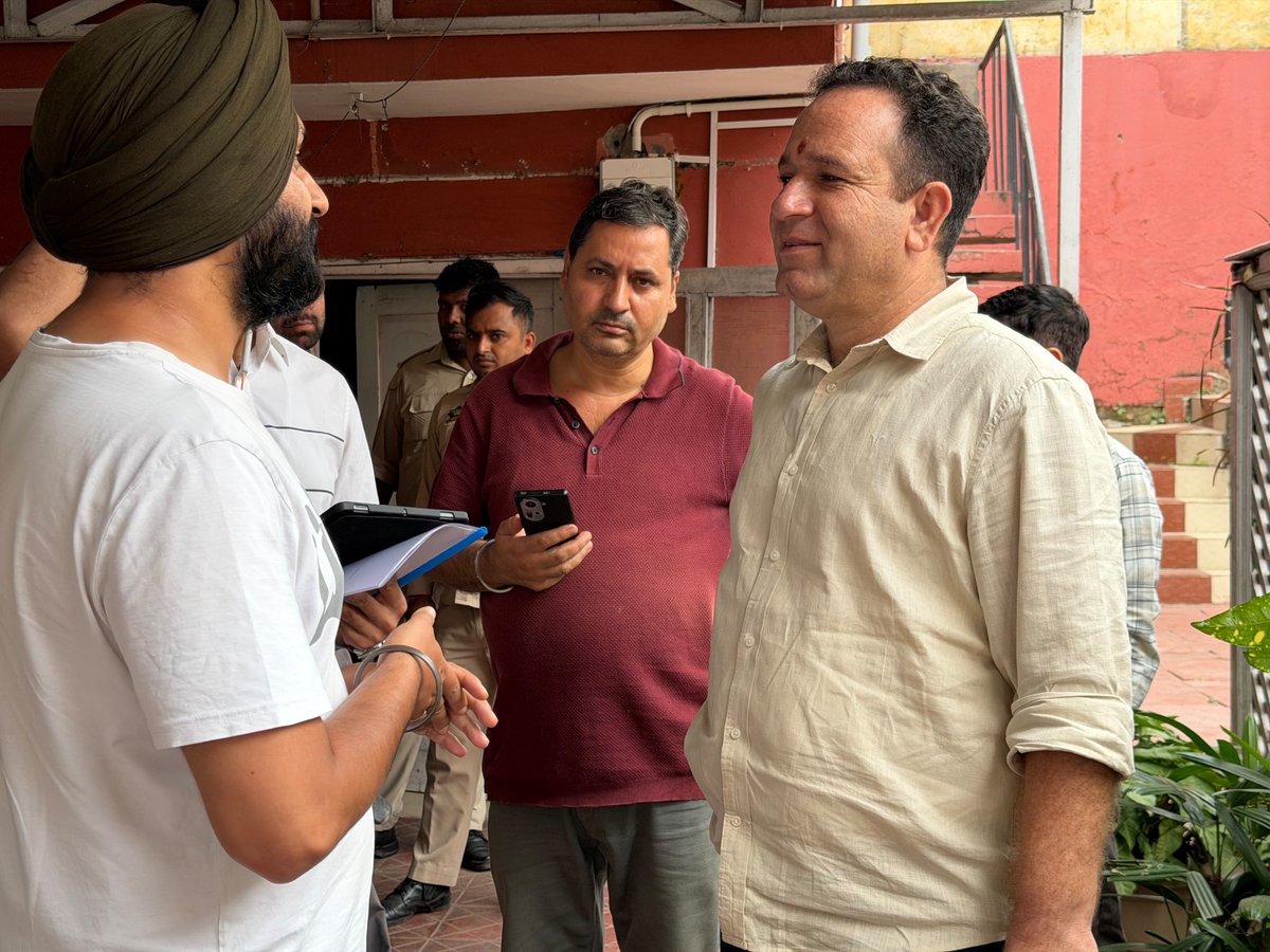 Sunil_SharmaBJP's tweet photo. Met with different delegations at my residence in #Jammu. After listening to various issues faced by the people of respective delegations, discussed the issues with the concerned authorities for redressal. https://t.co/NUZiC9L7fU