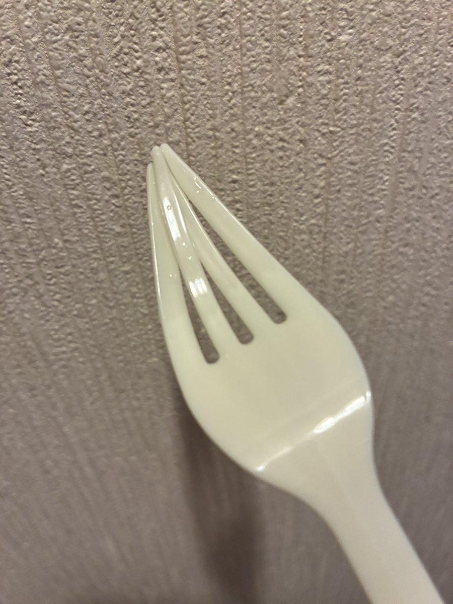 plaren55's tweet photo. 新事実
プラフォークで茹でてるパスタを混ぜると曲がる https://t.co/ppbl6U5Lxe
