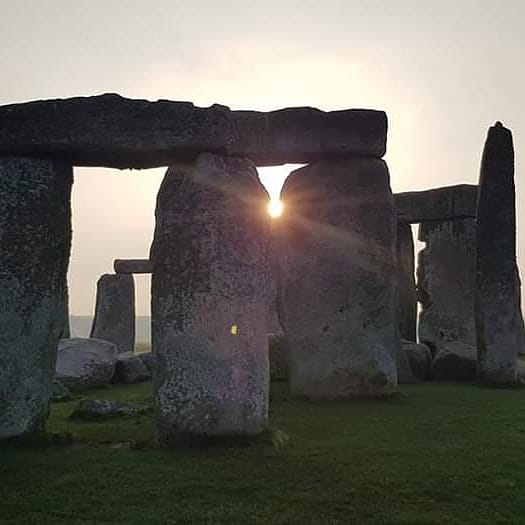 ST0NEHENGE's tweet photo. Sunrise at Stonehenge today (6th October) was at 7.16am, sunset is at 6.35pm🌤️ https://t.co/Xm3Q0OEkO6