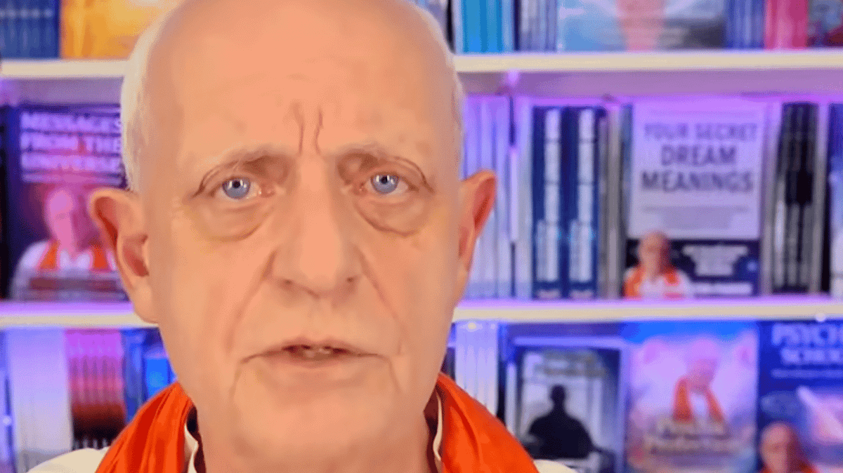 ladbible's tweet photo. 'Prophet of Doom' who predicted Covid warned of 'pandemic' days before death of Russian lab worker https://t.co/XfWWhz8sHR https://t.co/hJ4W1vfTei