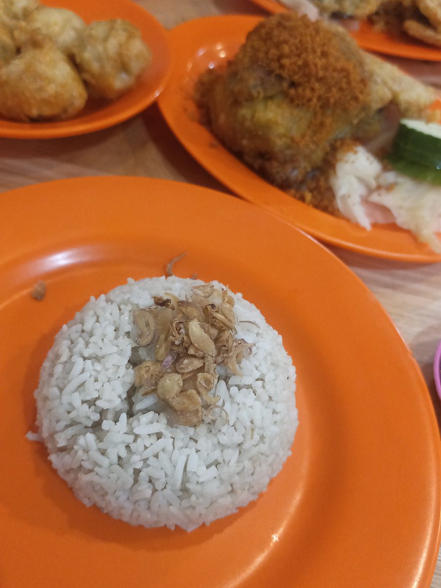 kntngmcdd's tweet photo. makan.. https://t.co/4tOAhJWpPY
