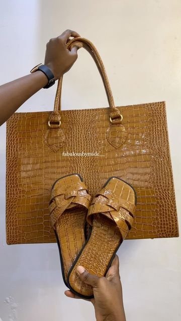 JoySamueljah's tweet photo. Matching Bag and slippers for my queens😌
28k for both
Affordable ✅ 
Quality ✅ 
Classy ✅ 
Durable ✅ 
Location:Jos
We deliver nationwide 
Let's turn the sidewalk into your very own stage 😉 https://t.co/y7CiSF87Vl