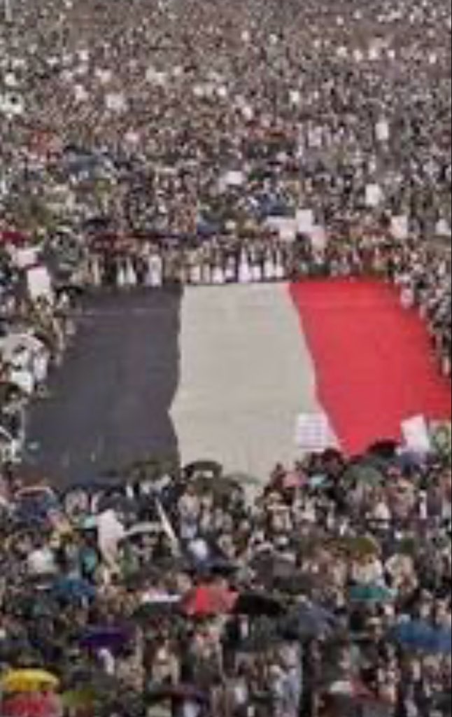 alshsharif_m's tweet photo. حشود يمنية بمحافظات اليمن تطارد المليشيات الحوثية لاستعادة الوطن المخطوف من سنين كفى تدمير للوطن وقتل الشعب. https://t.co/Q7Rk4BW4Dg