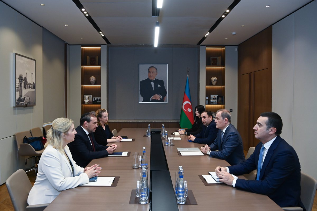 AzerbaijanMFA's tweet photo. Nazir Ceyhun Bayramovun ABŞ-nin sülh missiyaları üzrə xüsusi nümayəndəsinin baş müşaviri Arye Laytstoun ilə görüşünə dair mətbuat məlumatı

⬇️⬇️⬇️

https://t.co/g9BdLgtWGc https://t.co/6VXOjbg2sn