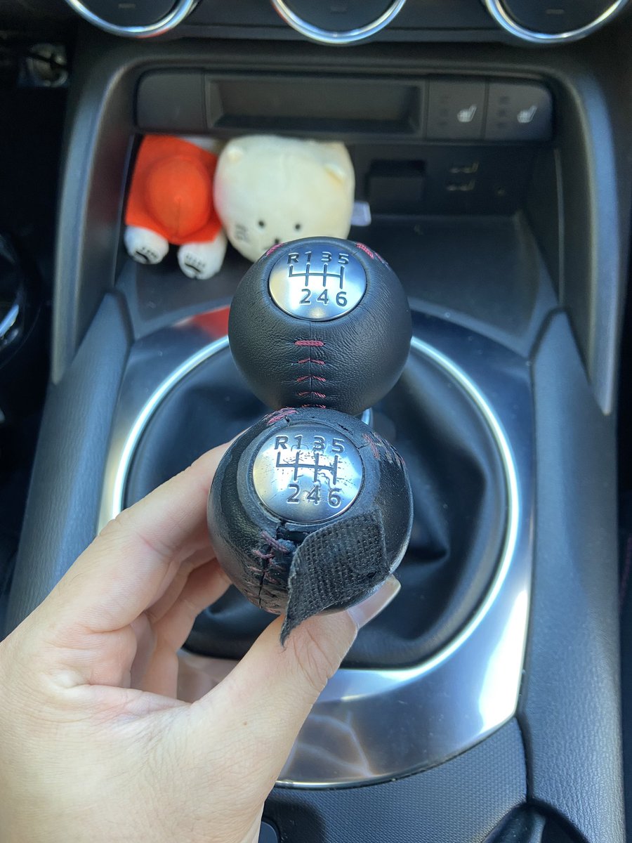 NA6CEmz's tweet photo. ロードスター10万キロ記念っつーことで、ボロになったシフトノブを新品に
やっぱいいっすねぇ https://t.co/ZSRPmClHFa